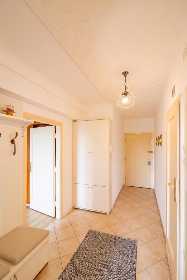 Best Rated Central Apartment Vienna - Ac, Wifi, 24H7Days Self Check-In, Board Games, Netflix Εξωτερικό φωτογραφία