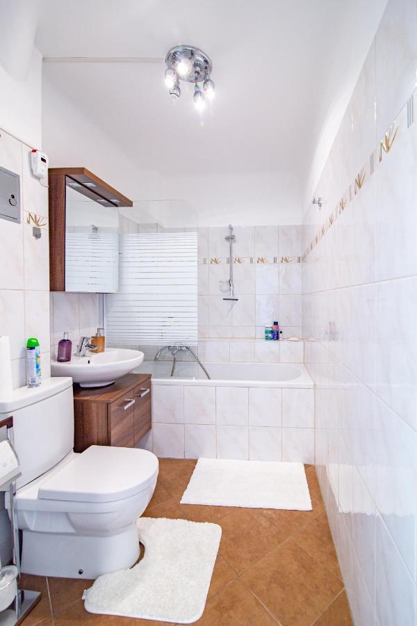 Best Rated Central Apartment Vienna - Ac, Wifi, 24H7Days Self Check-In, Board Games, Netflix Εξωτερικό φωτογραφία