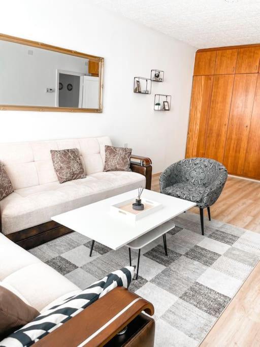 Best Rated Central Apartment Vienna - Ac, Wifi, 24H7Days Self Check-In, Board Games, Netflix Εξωτερικό φωτογραφία